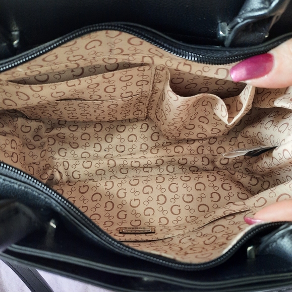 Guess purse - Picture 7 of 7